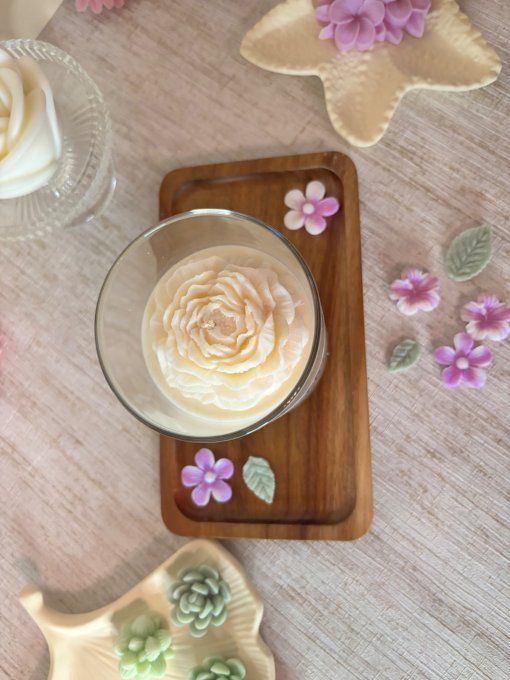 Bougie "Lumi pivoine" en cire de soja parfumé 160g
