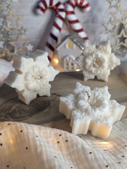 Bougies moulées flocon de neige modèle N°2 non parfumées LOT de 3